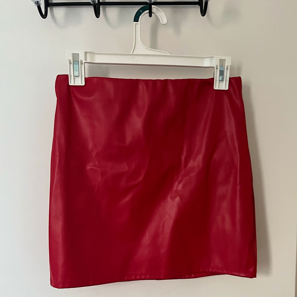 NWT RED PLEATHER MINI SKIRT